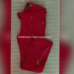 Jeans marca Stradivarius color rojo ❤️