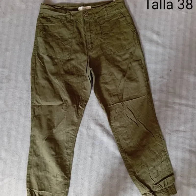 Pantalón estilo Jogger color verde olivo 