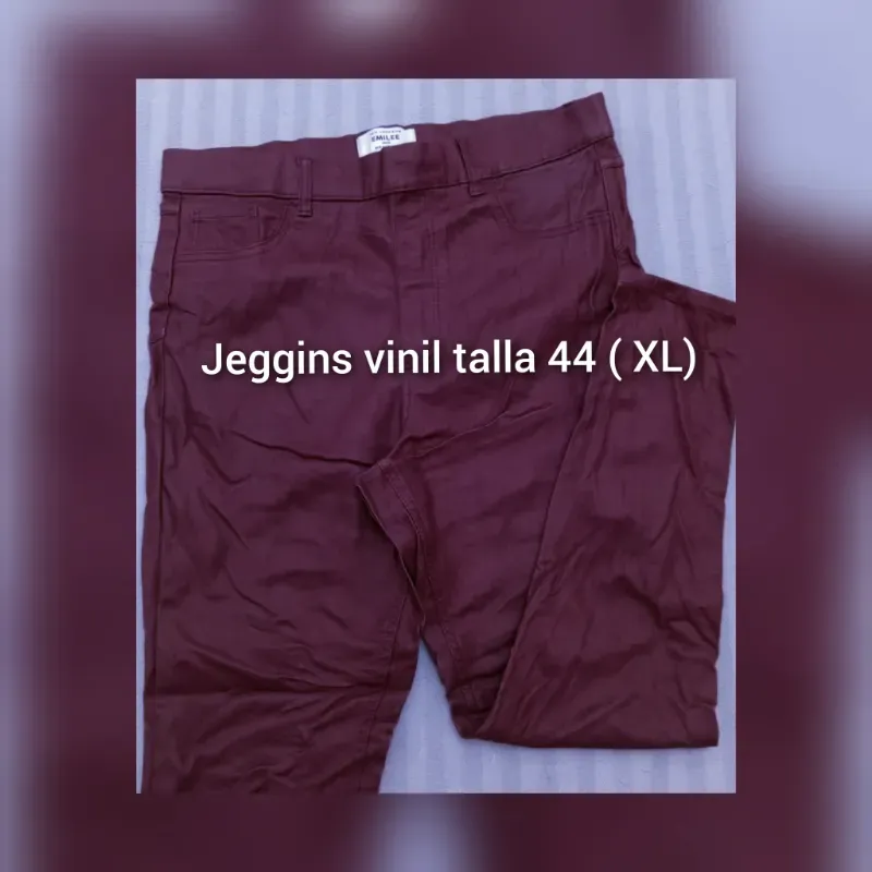 Pantalón estilo Jeggins de mujer en vinil