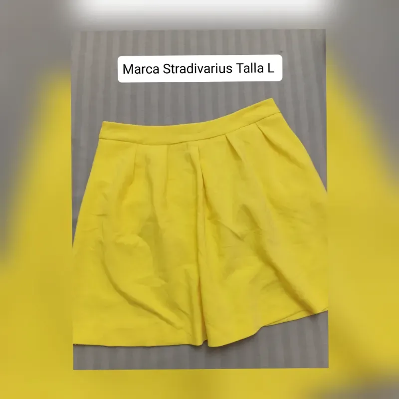 Saya Stradivarius estilo juvenil 