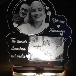 Lamparas con base de madera y fotos cifradas