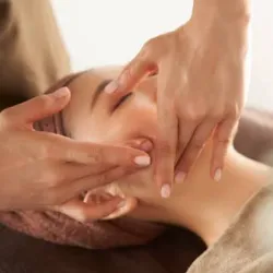 Masaje de cara y escote