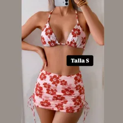 Bikini + pareo con estampado floral 