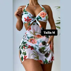 Bikini + pareo con estampado floral 
