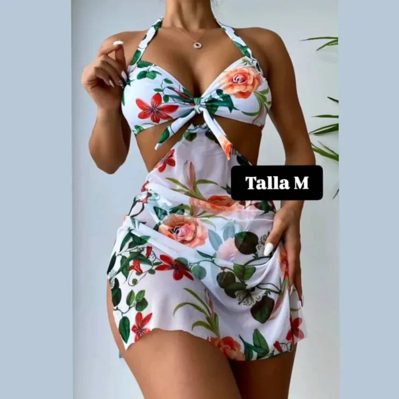 Bikini + pareo con estampado floral 