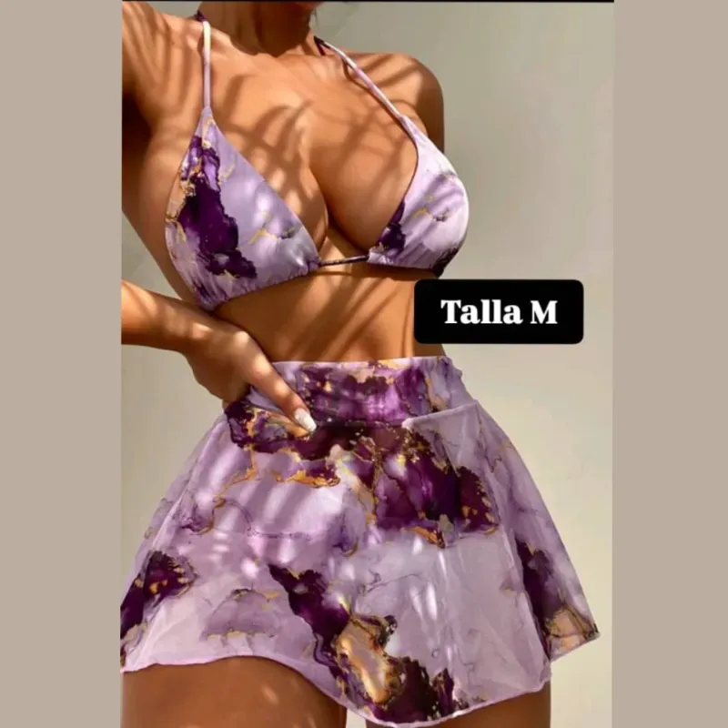 Bikini + pareo con estampado 