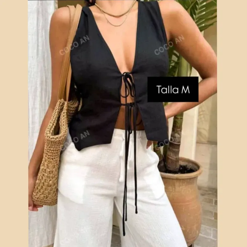 Blusa con abertura frontal y lazos