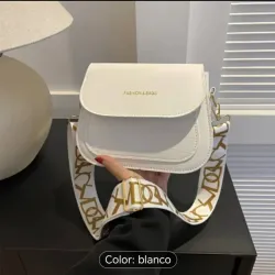 Cartera con asa estampada 