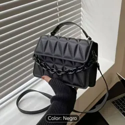 Cartera con detalle de cadena 