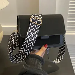 Cartera mediana color negro
