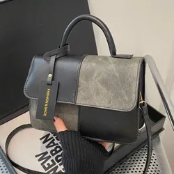 Cartera mediana negra y gris