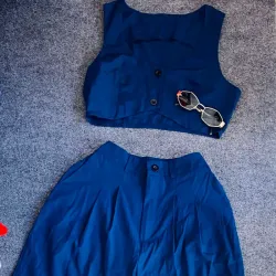 Conjunto de chaleco y pantalón con corte recto 