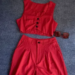 Conjunto de chaleco y pantalón con corte recto 