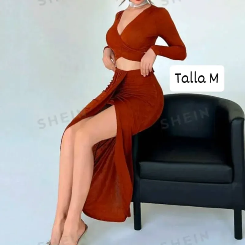 Conjunto de saya y enguantada 