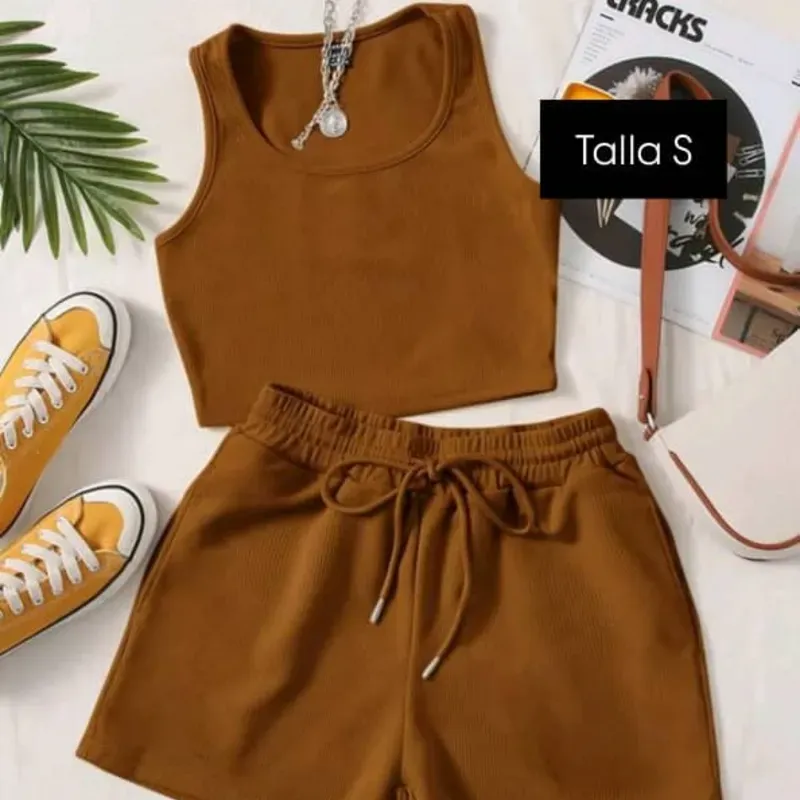 Conjunto de short y camiseta 