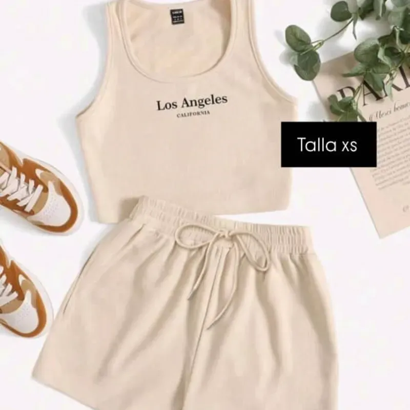 Conjunto de short y camiseta 