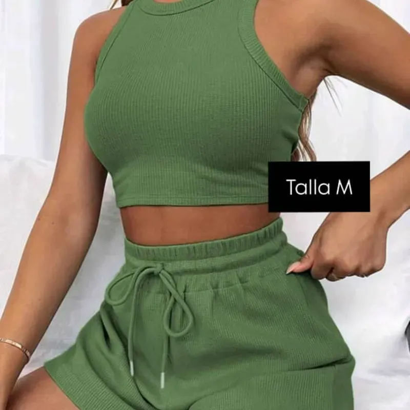Conjunto de short y camiseta 