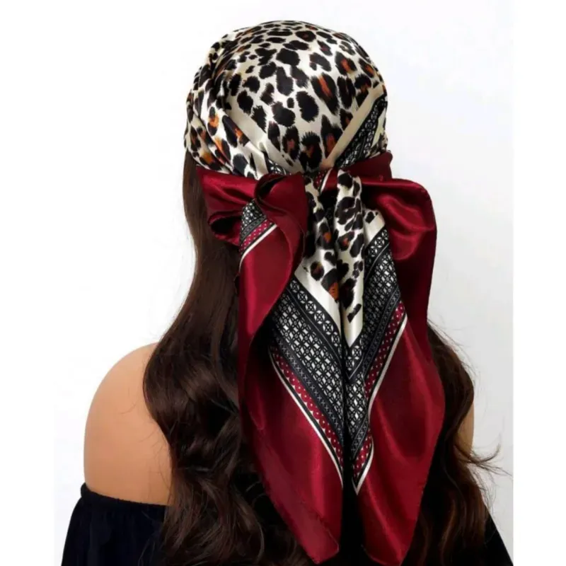 Pañuelo con estampado de leopardo 