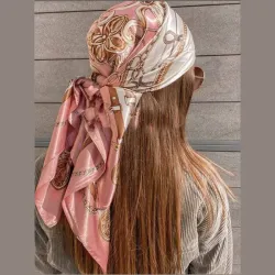 Pañuelo rosado y blanco con estampado 