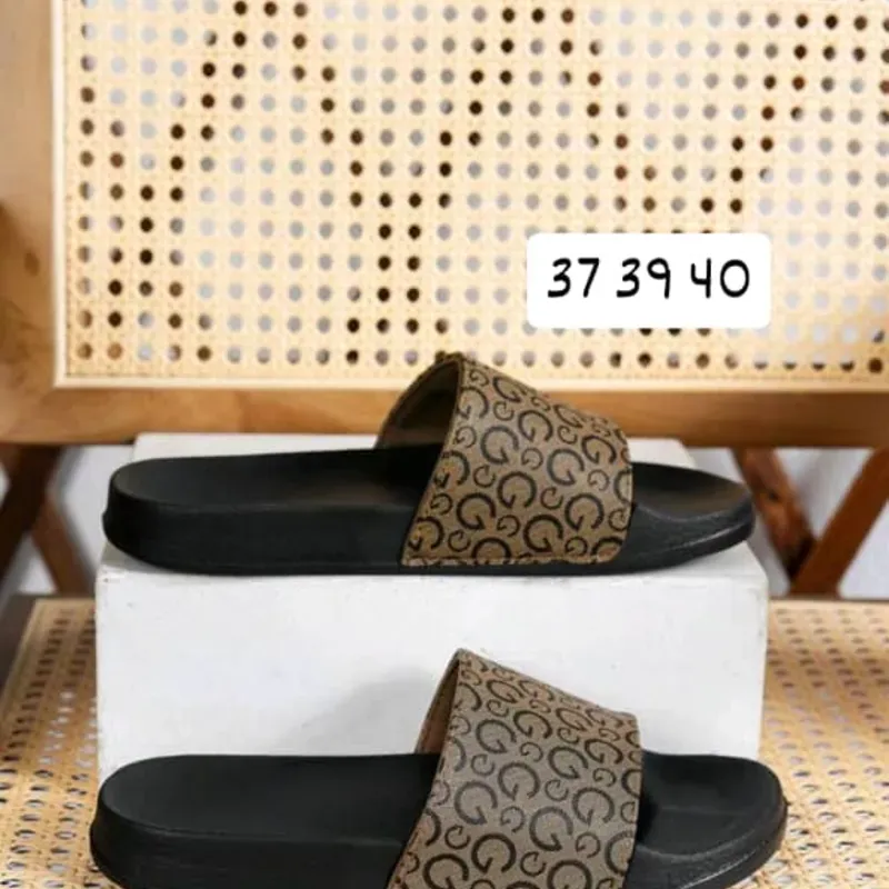 Sandalias de baño 