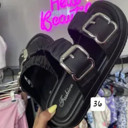 Sandalias prácticas con hebillas grandes