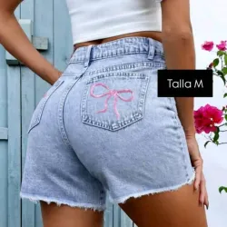 Short de mezclilla con detalles en los bolsillos 