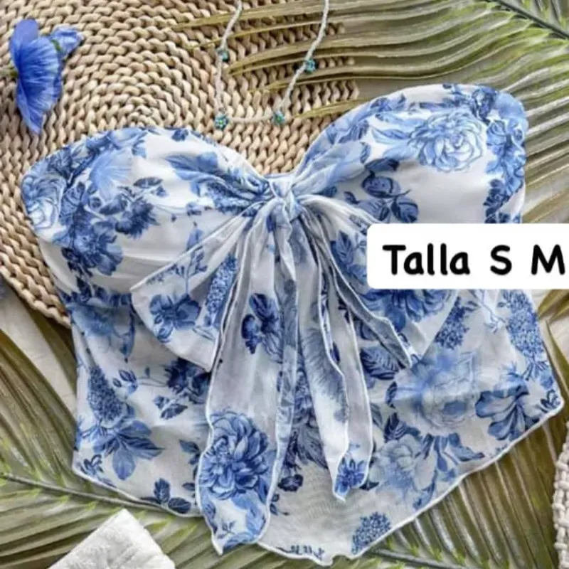 Top con estampado floral y lazo frontal 
