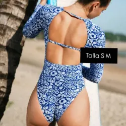 Trusa con estampado floral y abertura en la espalda 
