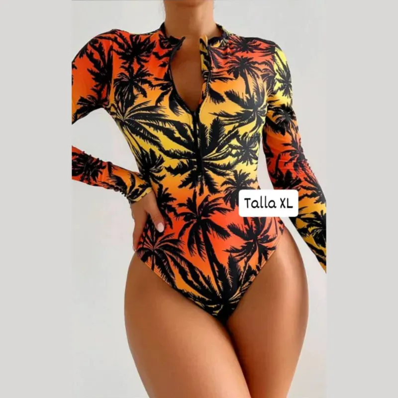 Trusa de mangas largas con estampado de palmeras y degradado de colores cálidos 