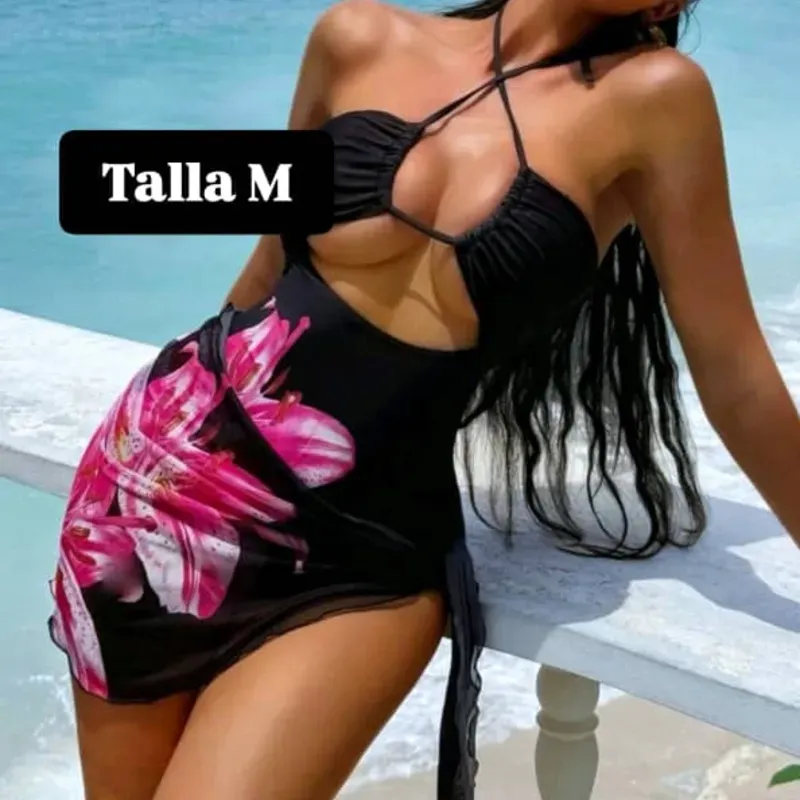 Trusa + pareo con estampado floral 