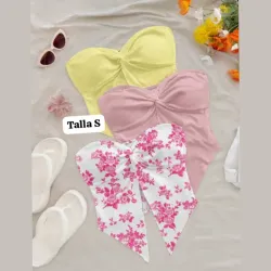 Una blusa con abertura frontal 