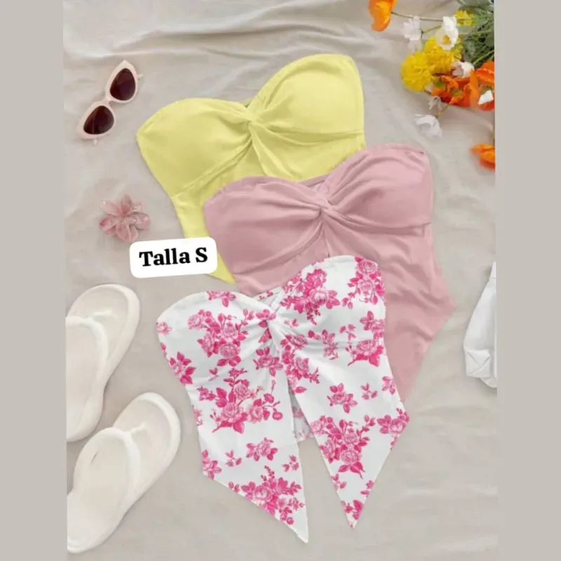Una blusa con abertura frontal 