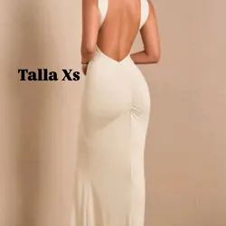 Vestido ajustado con la espalda descubierta 
