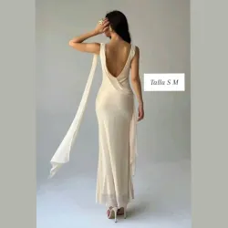 Vestido con abertura en la espalda