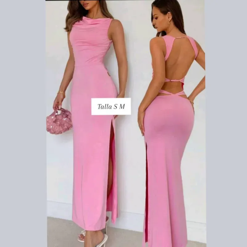 Vestido con abertura en la pierna y escote en la espalda 