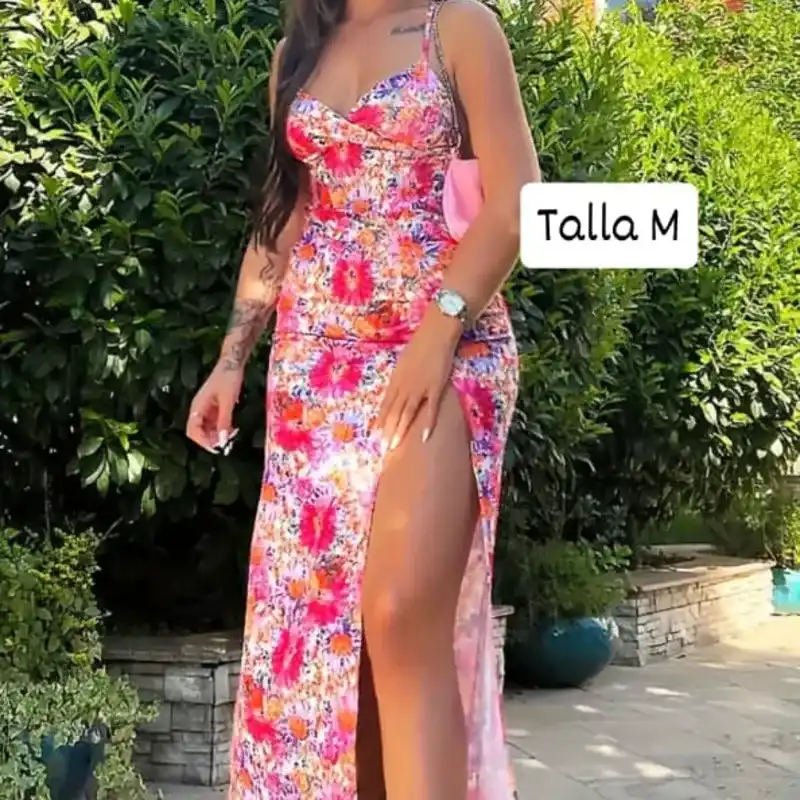 Vestido con abertura lateral y estampado floral 