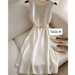 Vestido con cinturón fino 