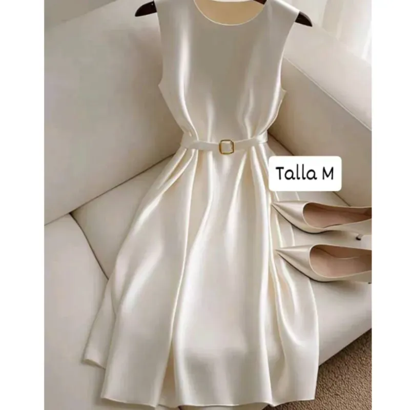 Vestido con cinturón fino 