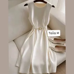 Vestido con cinturón 