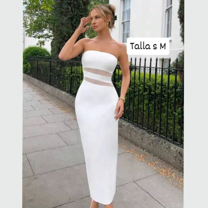 Vestido con escote palabra de honor y transparencias 