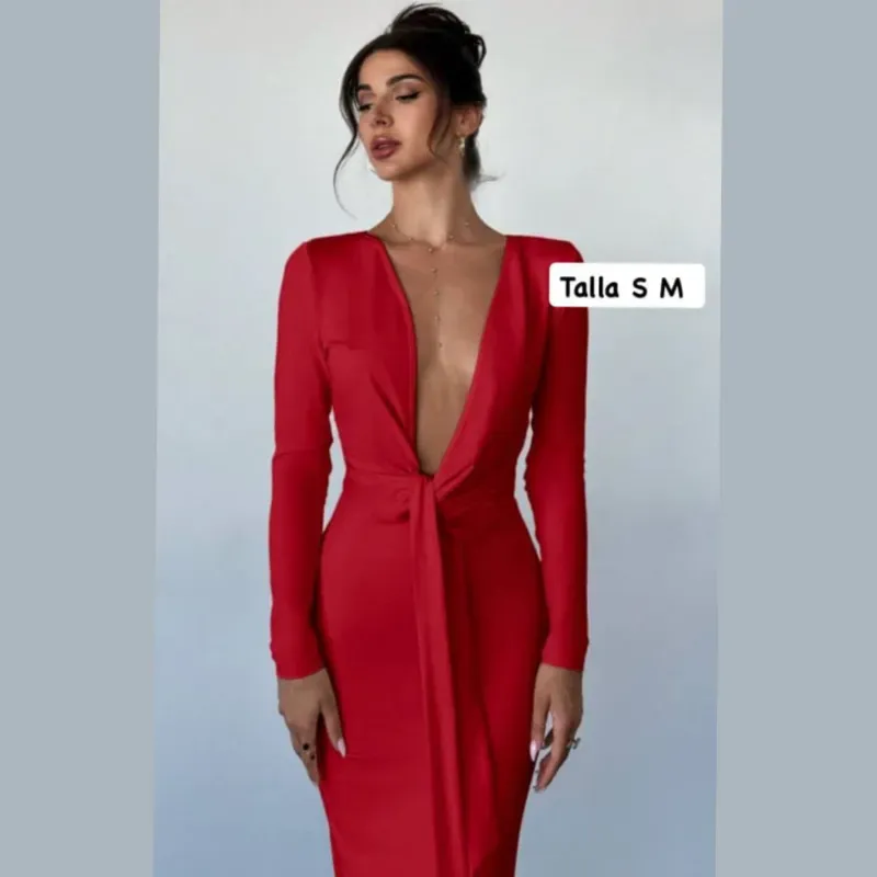 Vestido con escote pronunciado y efecto anudado 
