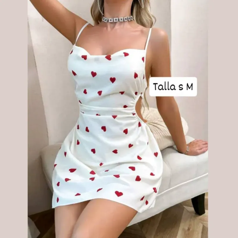 Vestido con estampado de corazones y aberturas en la cintura 