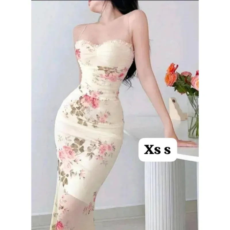 Vestido con estampado de rosas 