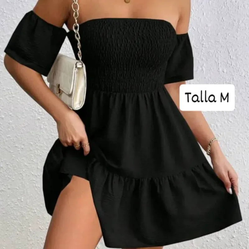 Vestido con hombros descubiertos 