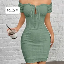 Vestido con hombros descubiertos 