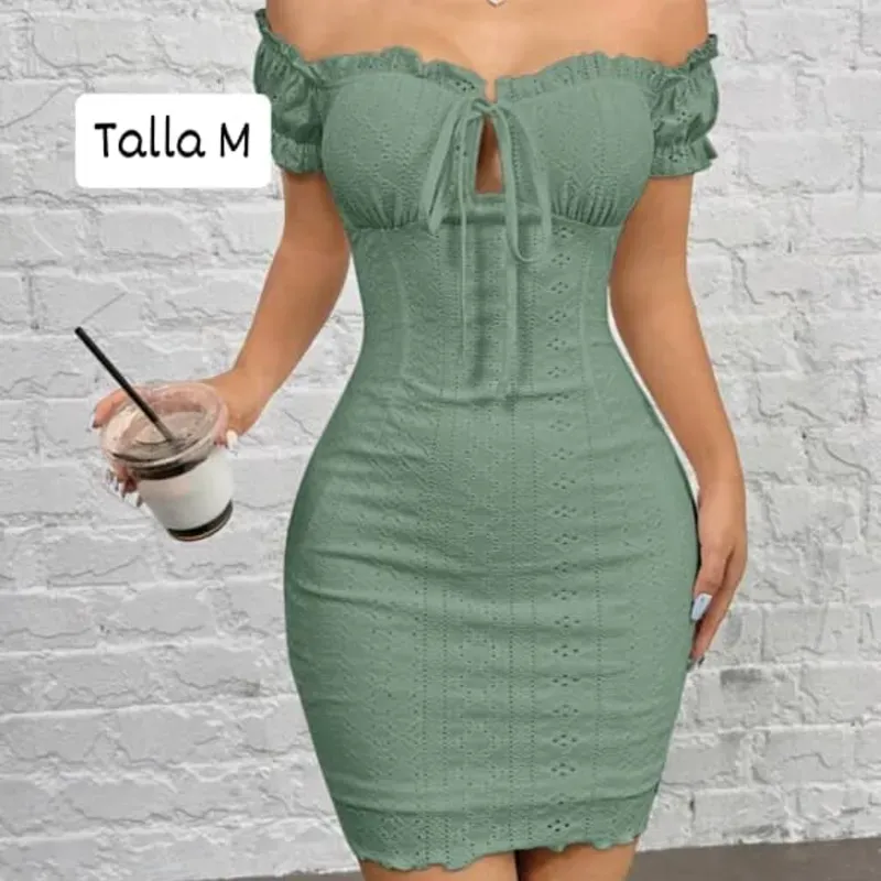 Vestido con hombros descubiertos 