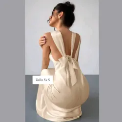 Vestido con lazada en la espalda 