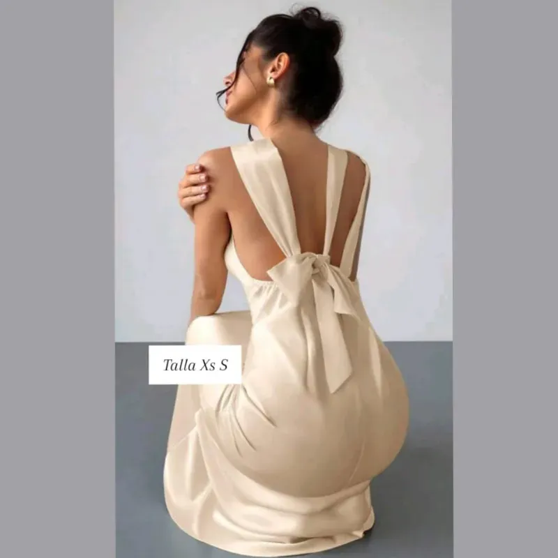 Vestido con lazada en la espalda 