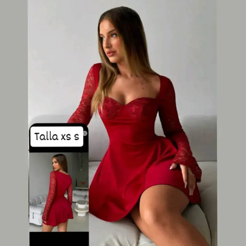 Vestido con mangas largas de encaje 