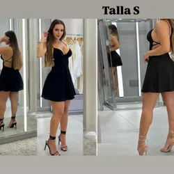 Vestido corto con tiras en la espalda